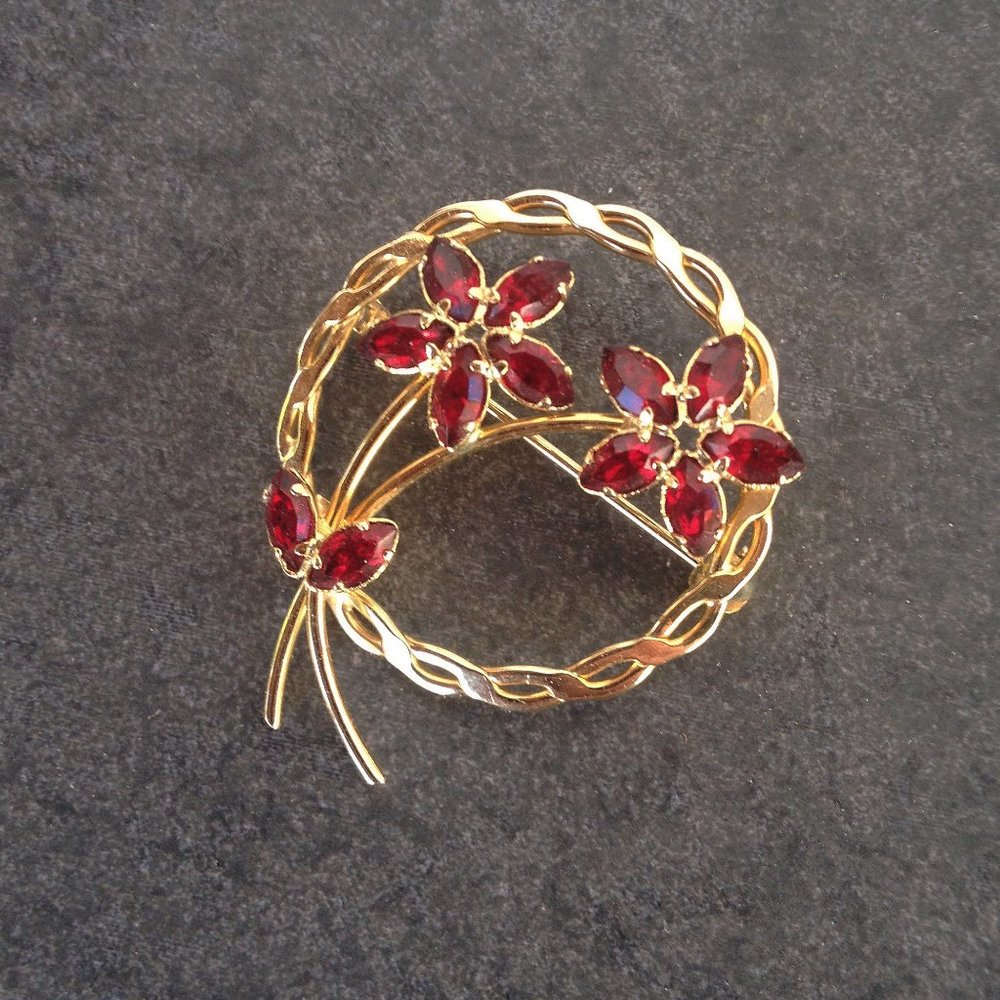 Vintage Petite Floral Circle pin